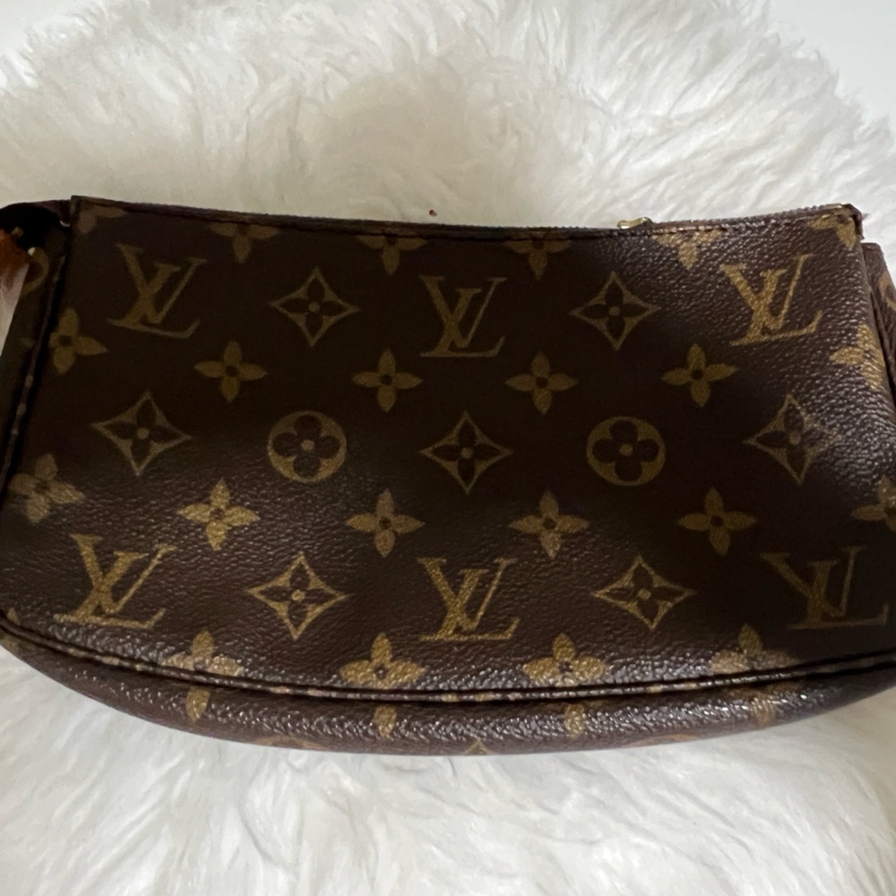 Louis vuttion louis vuitton pochette vintage